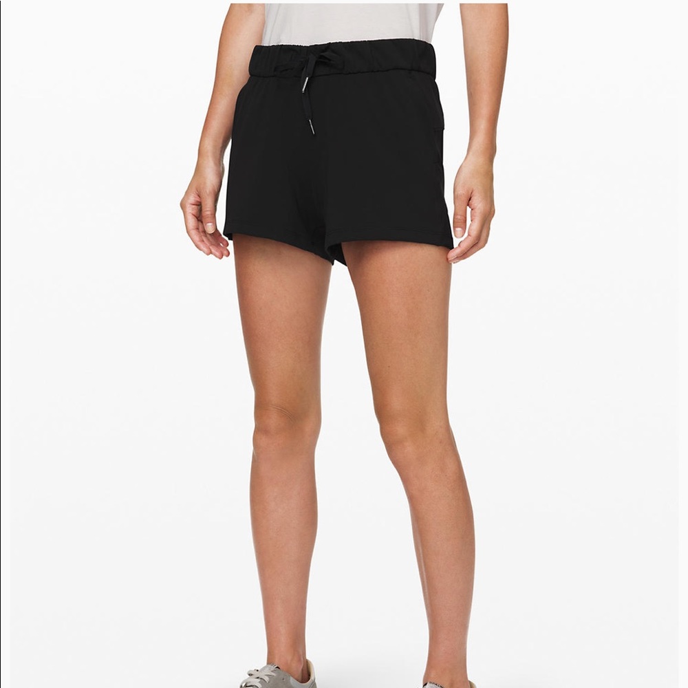 Lululemon On The Fly Short 2.5”